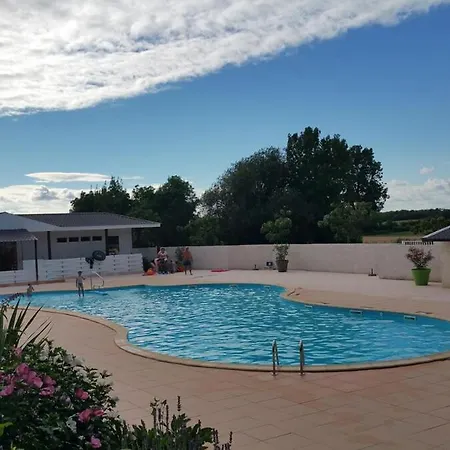 Wooden Chalet, For 4 People Air-conditioned Domek alpejski Saint-Cyr-en-Talmondais