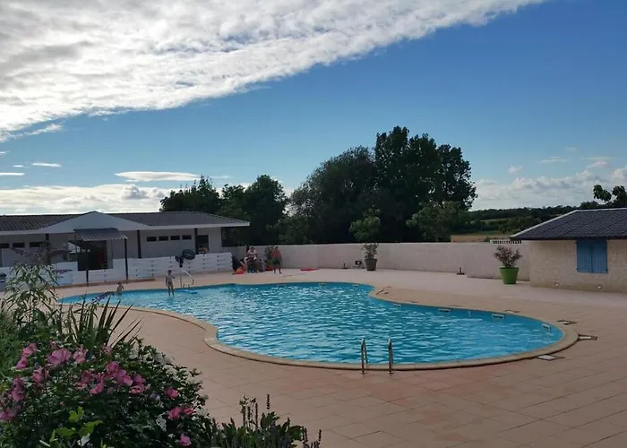 Wooden Chalet, For 4 People Air-conditioned Alpstuga Saint-Cyr-en-Talmondais