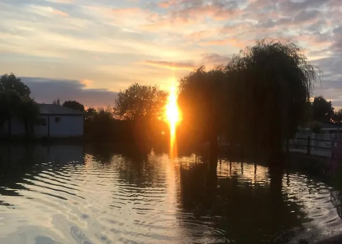 Wooden Chalet, For 4 People Air-conditioned Alpstuga